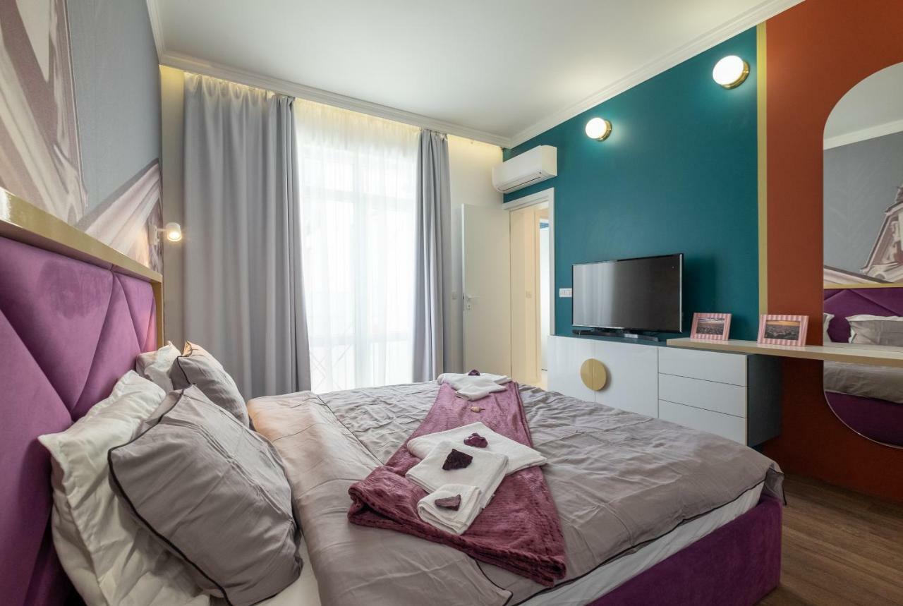 Vitosha Blvd 3-Bedroom, 2-Bathroom Lux Suite Sofia Exterior photo